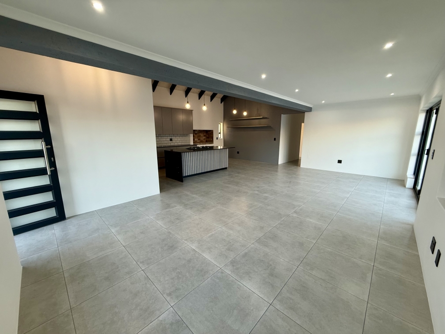 3 Bedroom Property for Sale in Country Club Western Cape